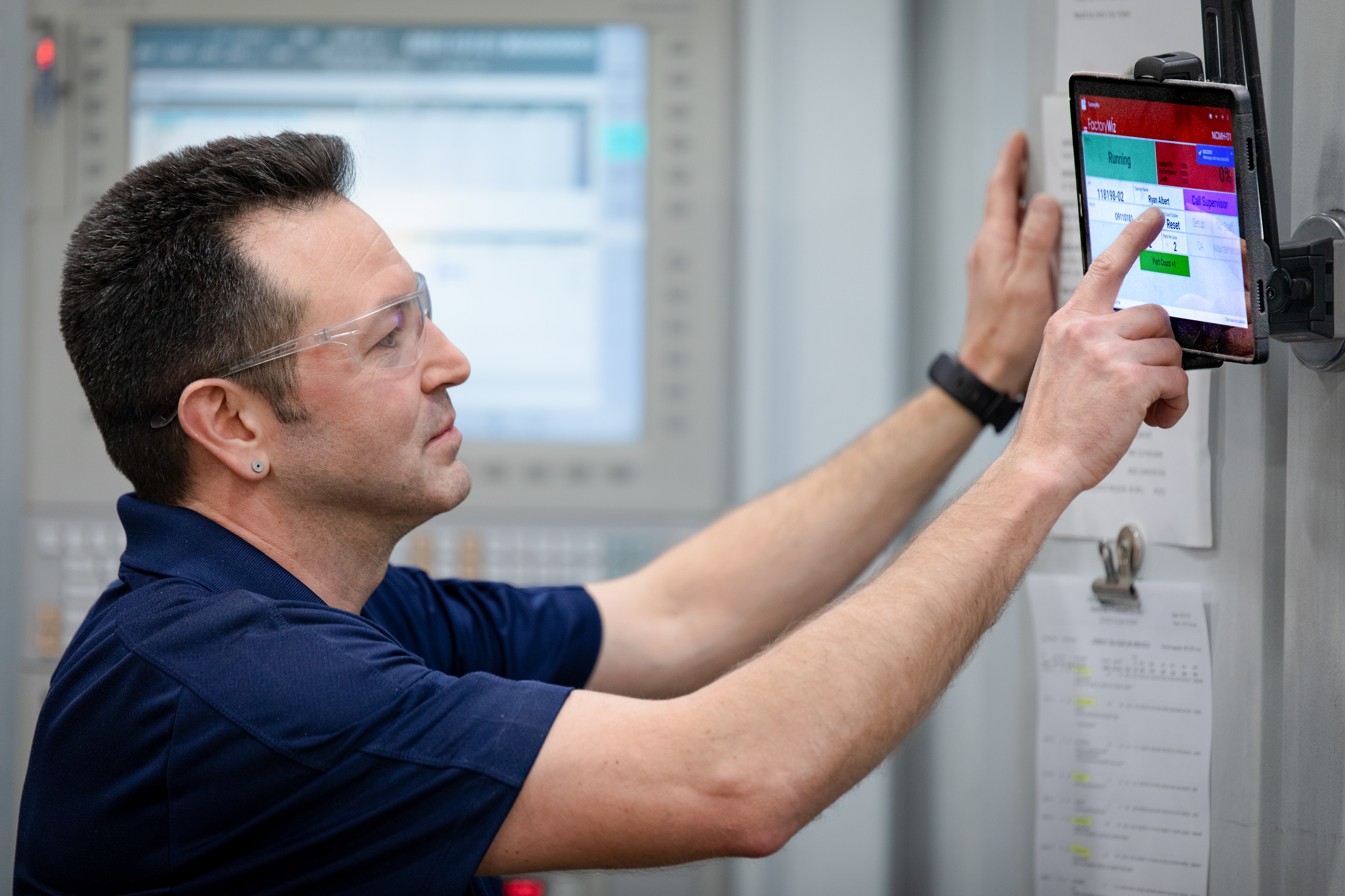 Operator utilizing FactoryWiz DNC from OperatorConnect.